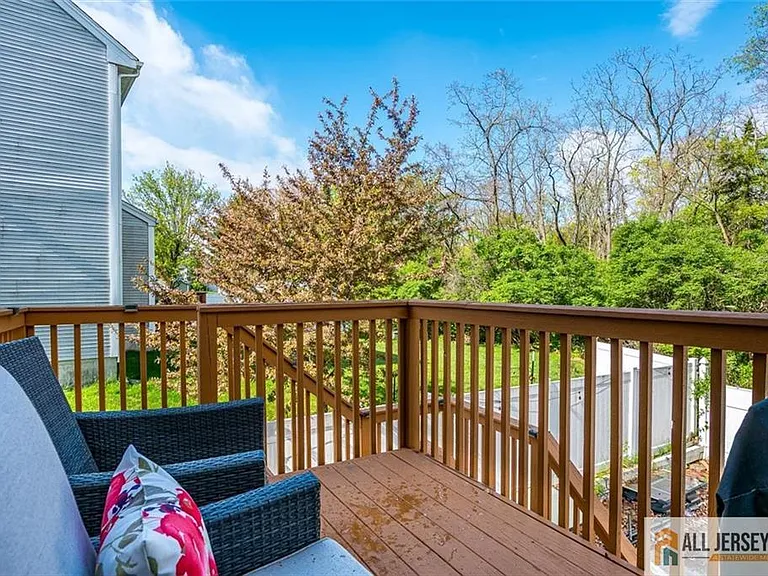 7 Stanford Dr — Photo 18