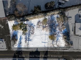 1256 Colonial Rd, Ottawa, ON K4B 1N1