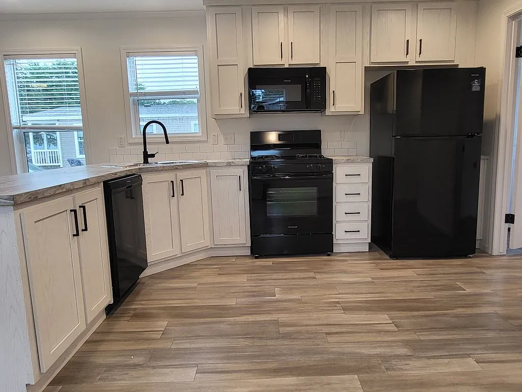 3 bed, 2.0 bath, 1141 sqft, $1,999 — Photo 3