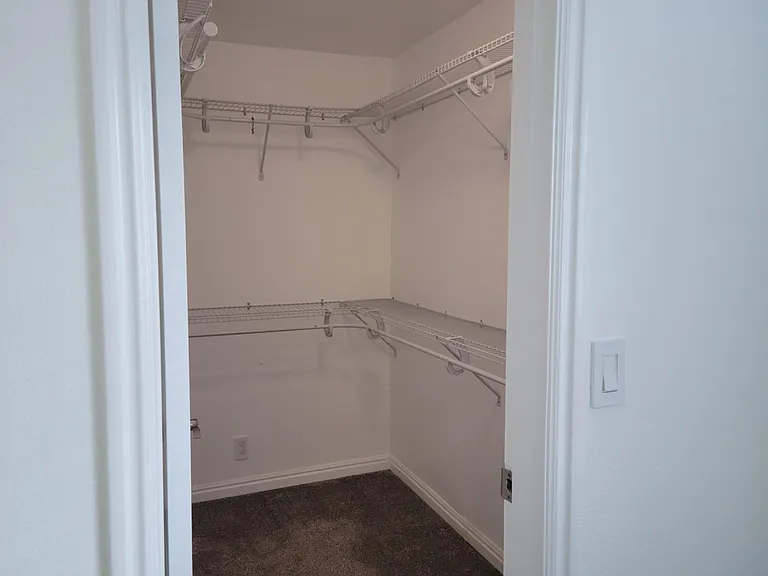 1683 Hickory Ln — Photo 9