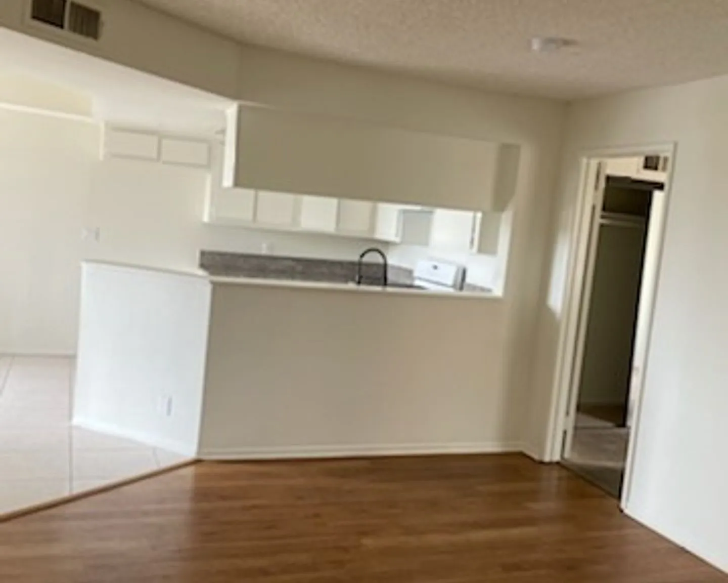 061 - Orange Grove Apartments — Photo 2