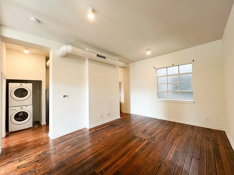 1208 Main St — Photo 8