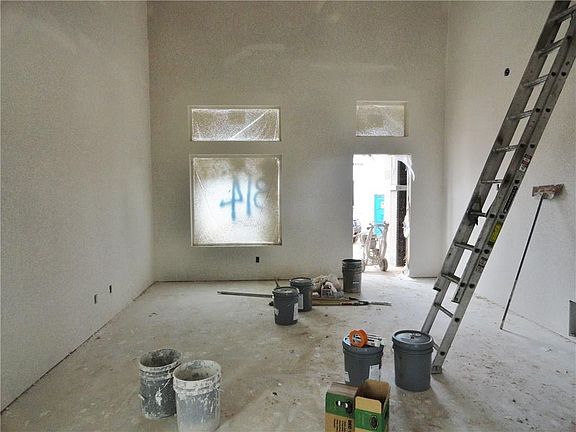 3rd image of 814 Bronze Hill Ave