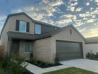 4 bed, 2.5 bath, $2,200 — Photo 2