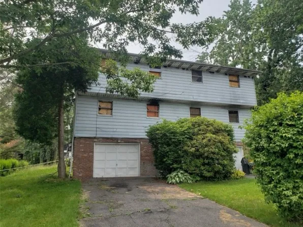 907 Oak Hill Ave, Endicott, NY 13760