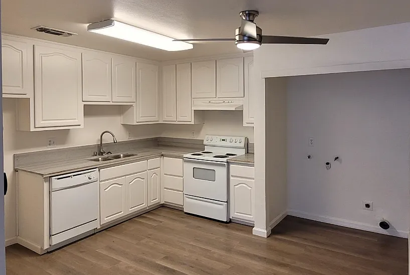 3 bed, 950 sqft, $2,600 — Photo 2