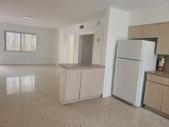 4th image of 615 Lenox Ave #2
