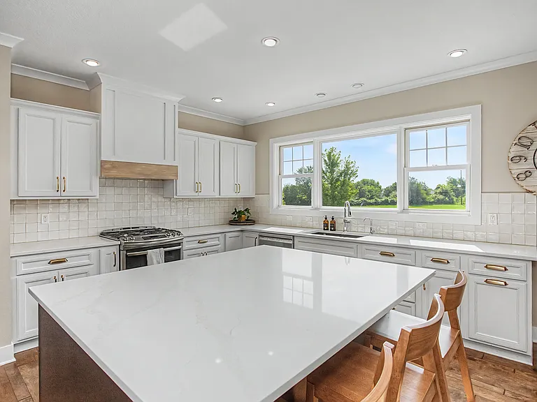 2708 Harrison Rd — Photo 5