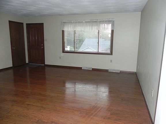 Living room w/ plaster walls