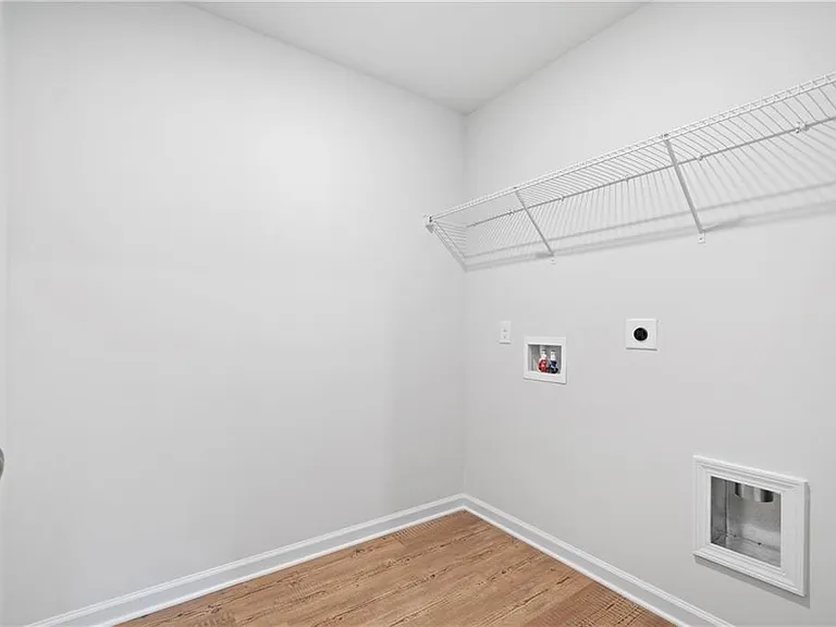 785 Summerwood Ln — Photo 32