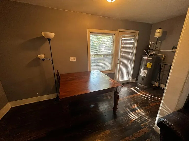 1059 Hampton St NW — Photo 17