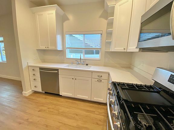5th image of 727 N Lafayette Park Pl #1