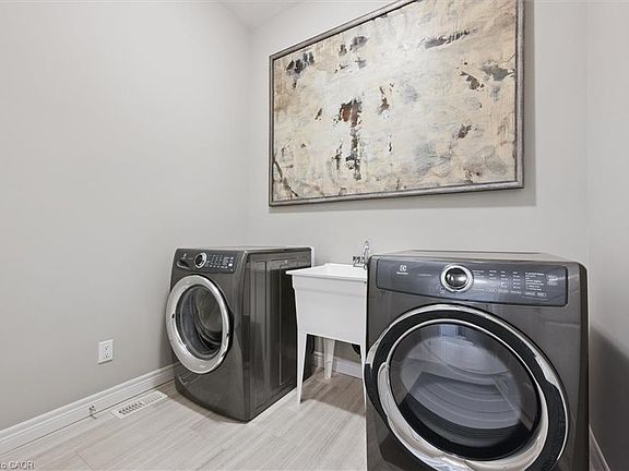5th image of 23 Spachman St