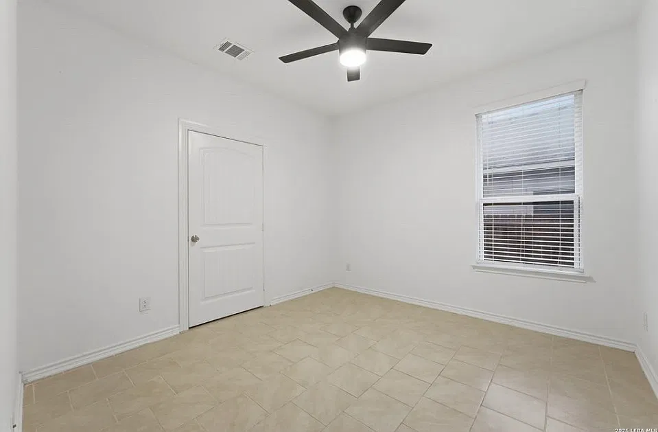3 bed, 1336 sqft, $1,800 — Photo 4