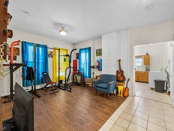 4th image of 30 N 11Th St