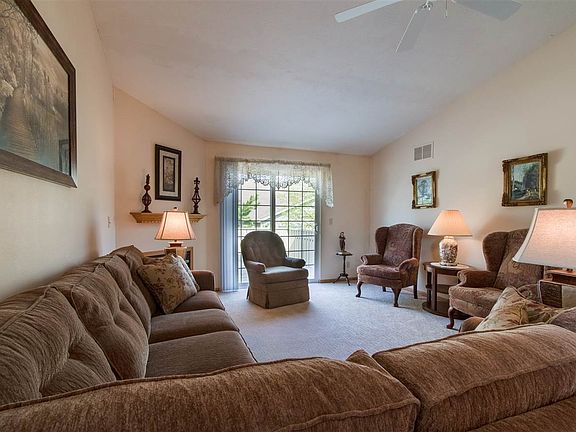 2nd image of 1102 Shingle Oak Ln