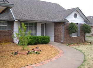 3029 Heatherwood Dr, Chickasha, OK 73018