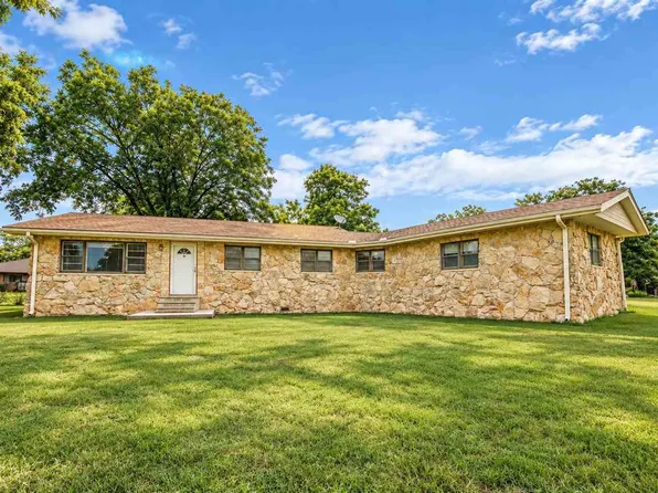 204 N Apple Ave, Newkirk, OK 74647