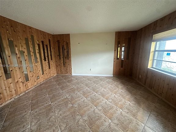 5th image of 3905 Sheridan St