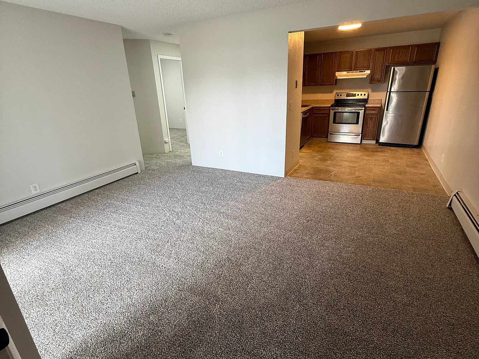 2 bed, 900 sqft, $1,300 — Photo 2