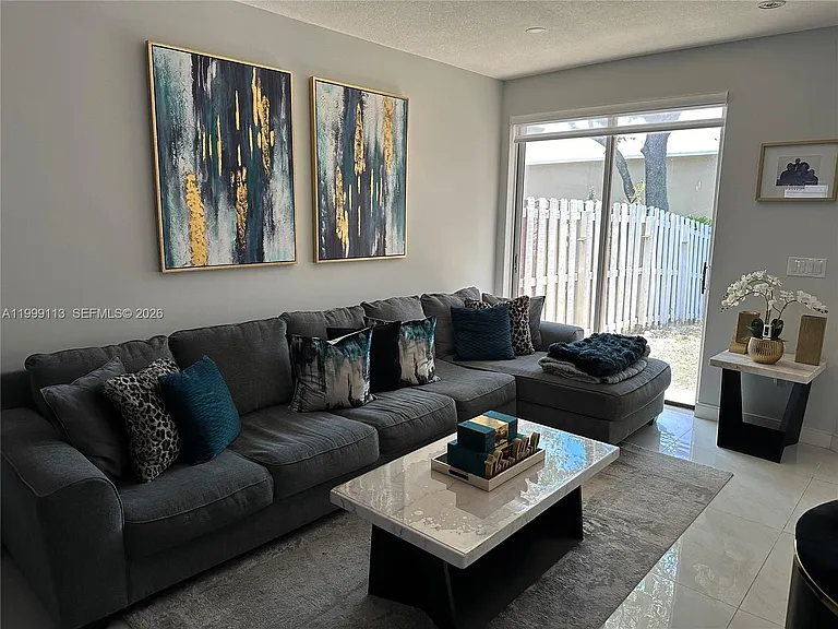 7690 S Southwood Cir — Photo 3