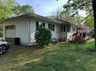 2 Clay St, Patchogue, NY 11772