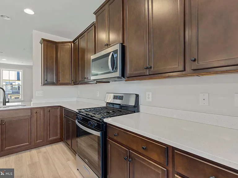 1727 Evansberry Dr — Photo 16