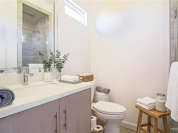 5th image of 5808 Ozark Ave #3