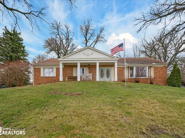 15 Timberlane Dr, Clear Lake, IA 50428