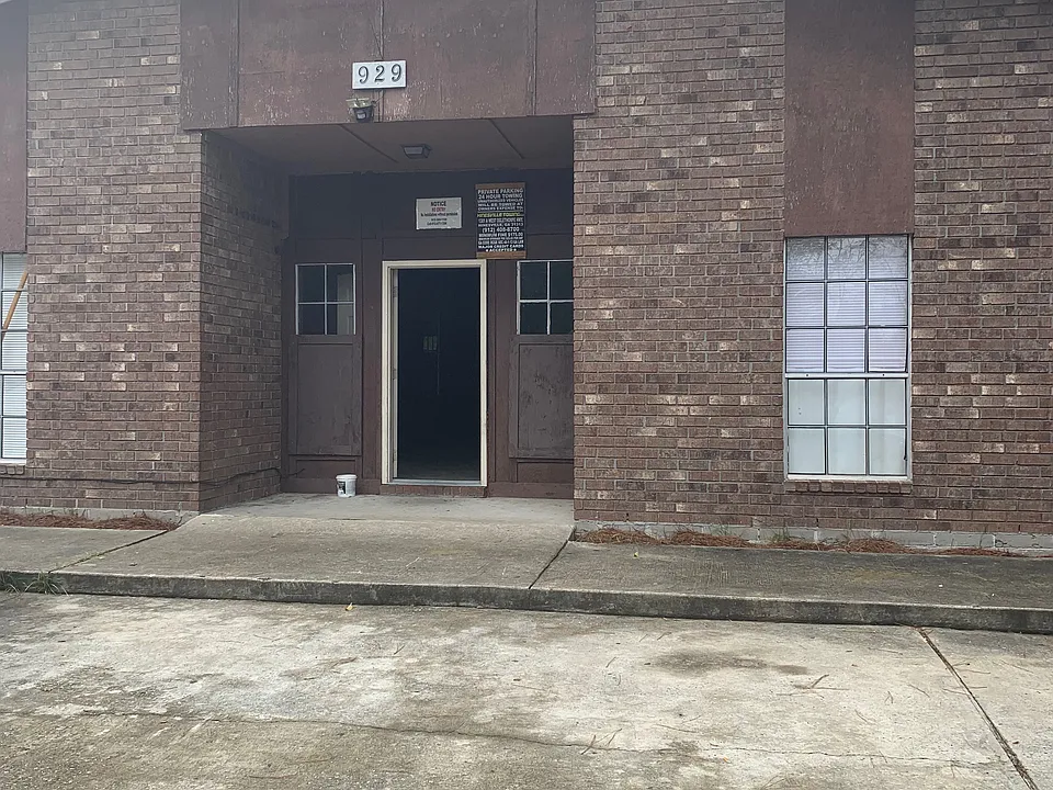 929 Live Oak Dr #D