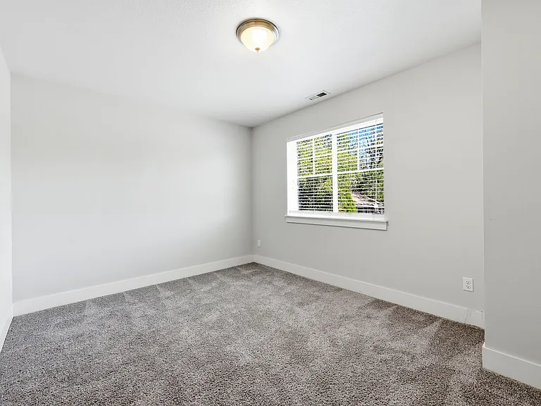 1068 SE Leonel Ln — Photo 25
