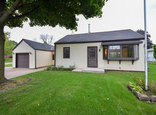 4208 S 94th St, Greenfield, WI 53228
