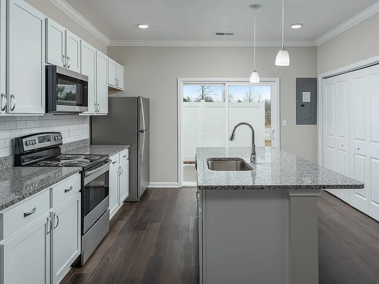 Edgewood Condos — Photo 38