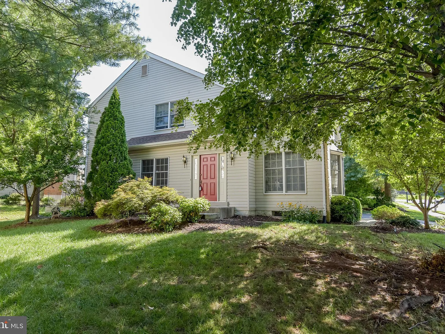 3 bed, 2.5 bath, 1967 sqft, $3,750 — Photo 2