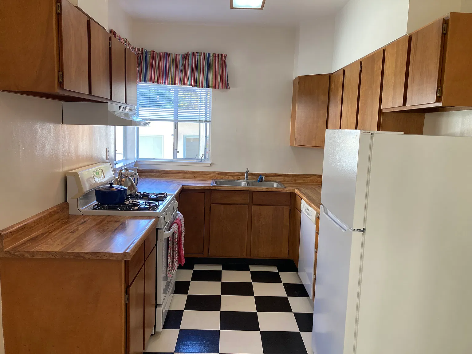 2 bed, 750 sqft, $2,900 — Photo 1