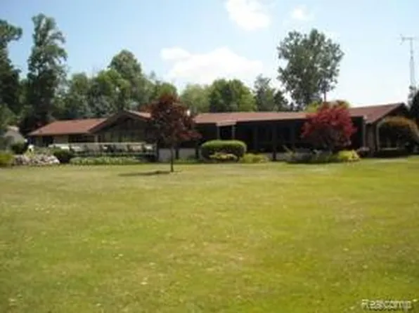 11524 Willow Cove Dr, Dowling, MI 49050