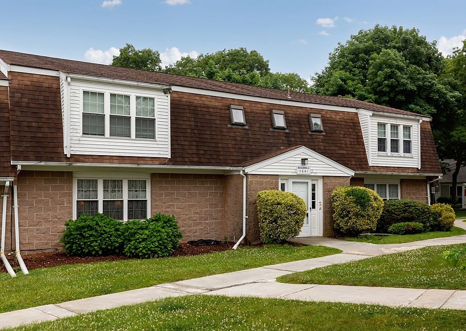 1st image of 9 Pleasant Park Ave #2I