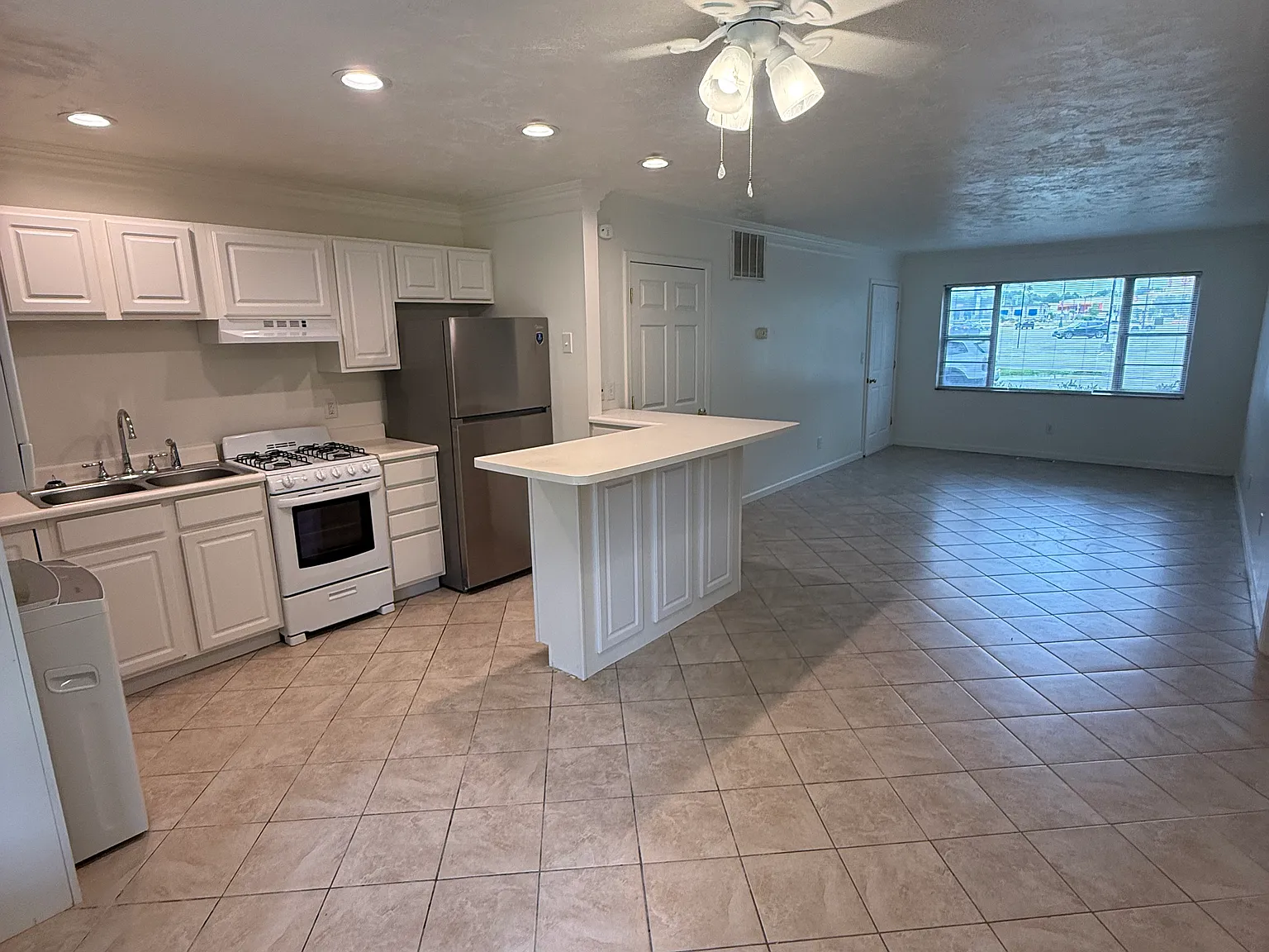 6104 Hillside Ave — Photo 2