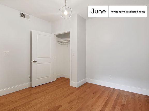 3rd image of 186 Kelton St #C