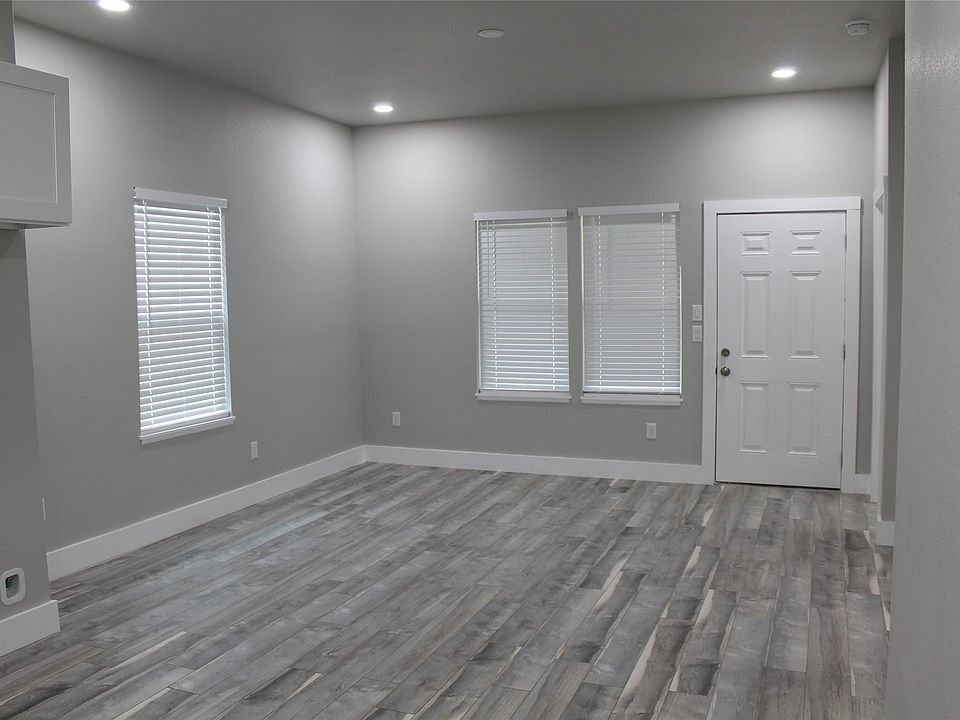 1st image of 104 S Hubbard St #3
