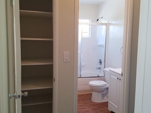 5th image of 585 Geneva Ave #L
