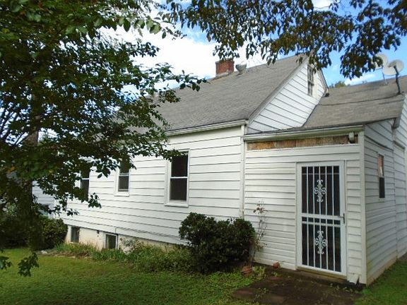 2nd image of 616 Clift St