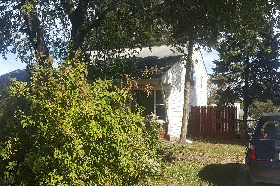 2nd image of 609 Marshall Rd