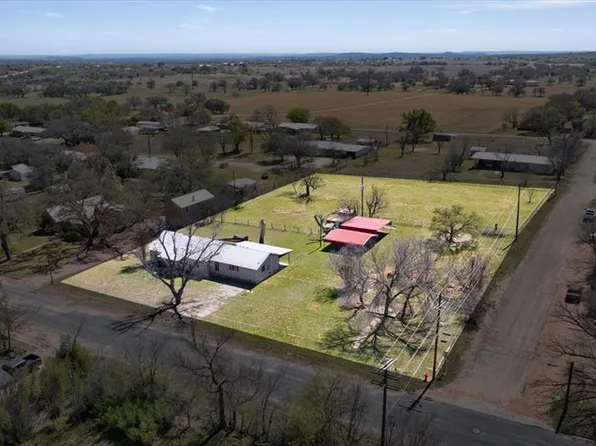 405 E Rainey St, Mason, TX 76856