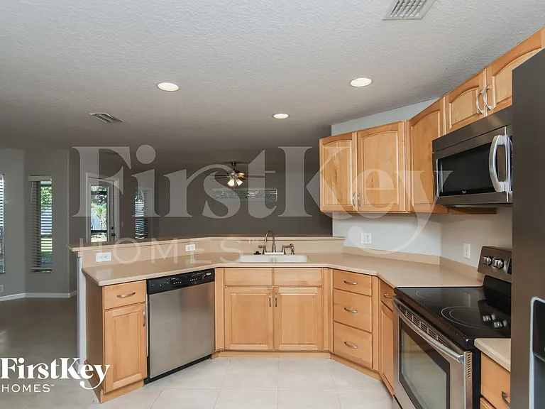 1347 Armory Dr NE — Photo 7