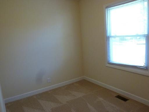 5th image of 385 Sherwood Dr