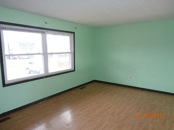 4th image of 731 Jerry Dr