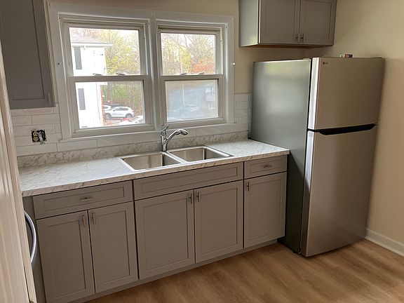 3rd image of 15 Kellett Dr