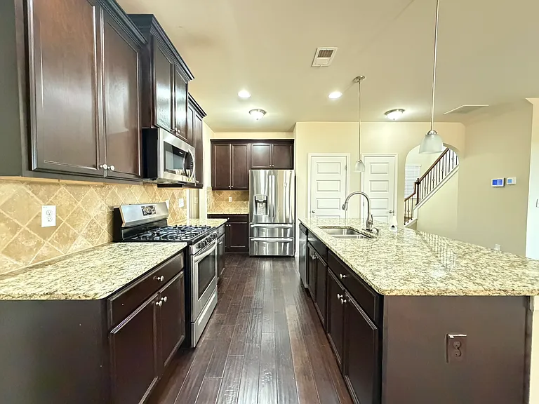 209 Emporia Loop — Photo 32