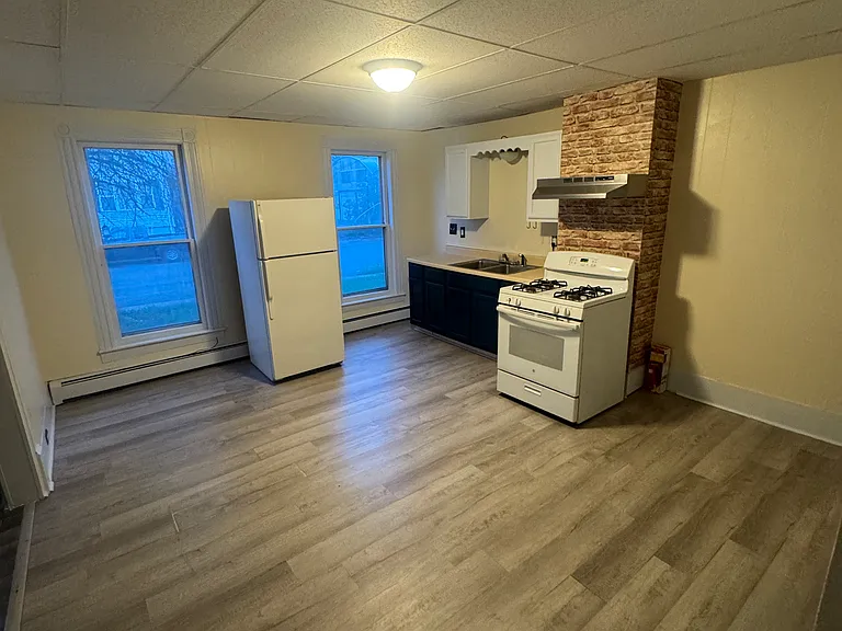 37 East Ave #C — Photo 1